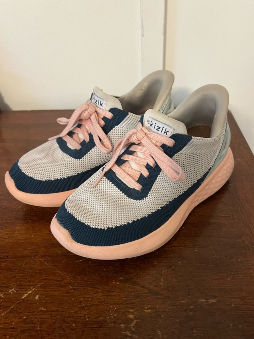 Kizik Hands-Free The Easiest Shoes You will Ever Put On Women's 6 wide